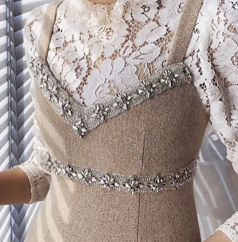 2022 new woolen cloth with diamond sling skirt temperament slim V-neck versatile dress autumn and winter