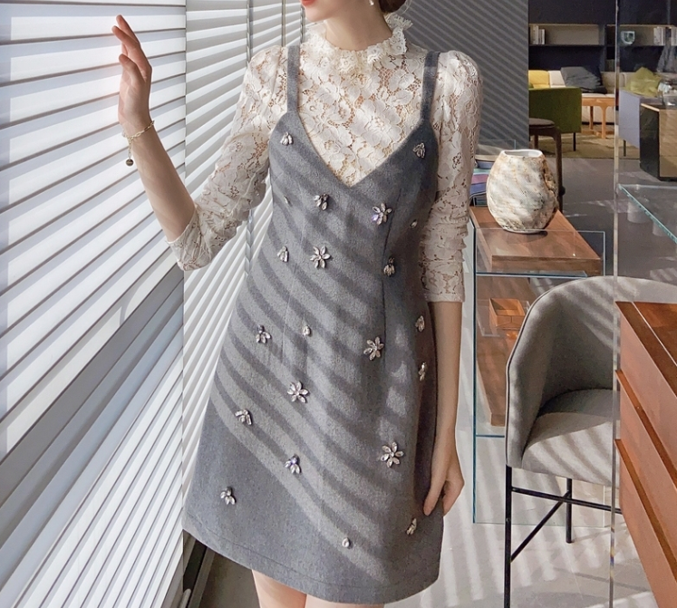 2022 New Fashionable V-Neck Spark Diamond Dress for Ladies with Slim Slim Sling Dress Spring