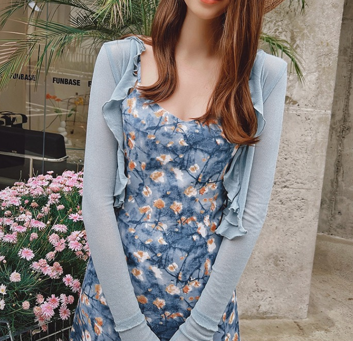 French blue little floral dress for women in summer 2022, new waist closing dress with suspenders
