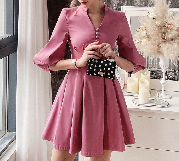 Sweet temperament V-neck vintage dress for women in early spring, new waist closing and slim dress